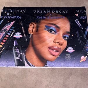 Urban decay table advertising banner